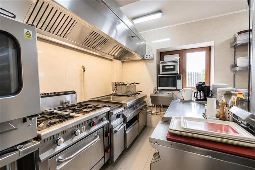 Hotel/Pensiune, de 515 mp, în Valea Alba