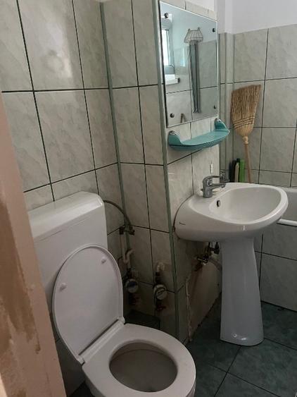 Apartament cu 2 camere semidecomandat în Tei