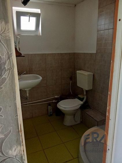 Casă individuală cu 9 camere cu Canalizare în Săcădat