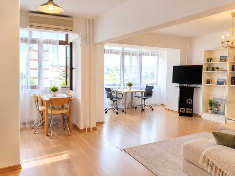 Apartament cu 3 camere decomandat în Arcul de Triumf