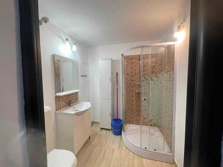Apartament cu 2 camere decomandat în Titan