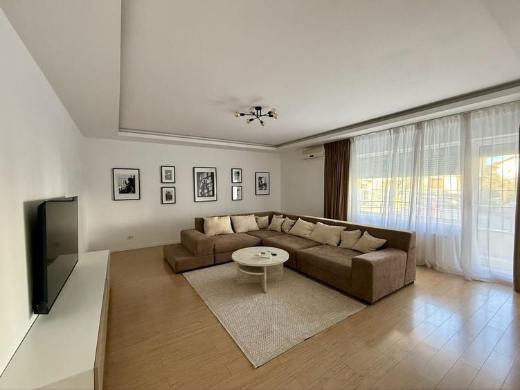Apartament cu 3 camere decomandat în Pipera