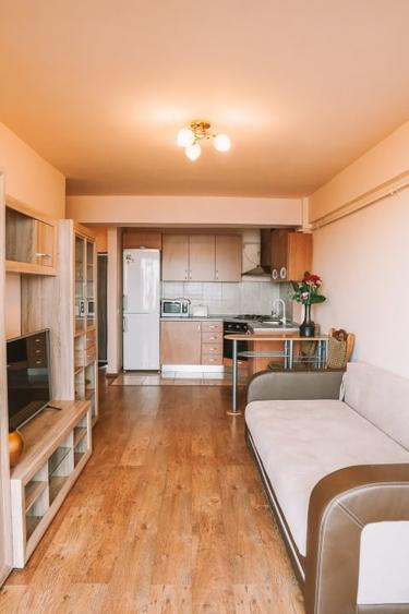 Apartament cu 2 camere semidecomandat, mobilat în Mihai Viteazul
