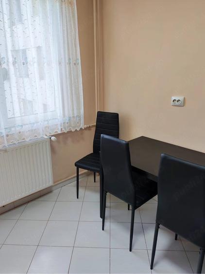 Apartament cu 3 camere semidecomandat în Colentina