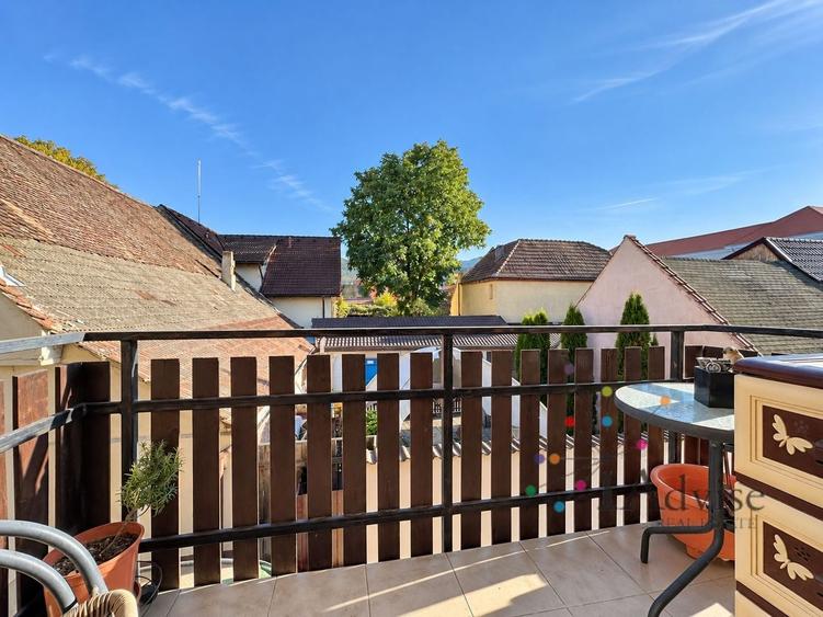 Apartament cu 3 camere decomandat, mobilat în Brașovul Vechi