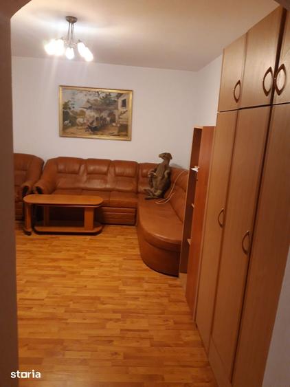 Apartament cu 3 camere decomandat, mobilat în Berceni