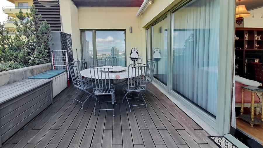 Apartament cu 4 camere decomandat, mobilat în Drumul Poienii