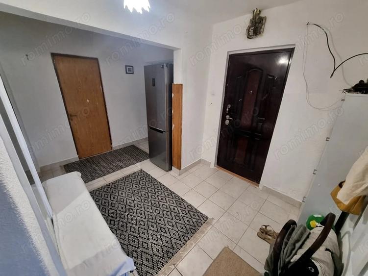 Apartament cu 4 camere decomandat în Est