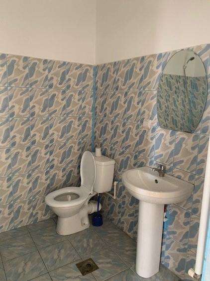 Apartament cu 3 camere semidecomandat, mobilat în Miroslava