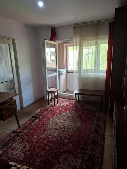 Garsonieră decomandată în Petros