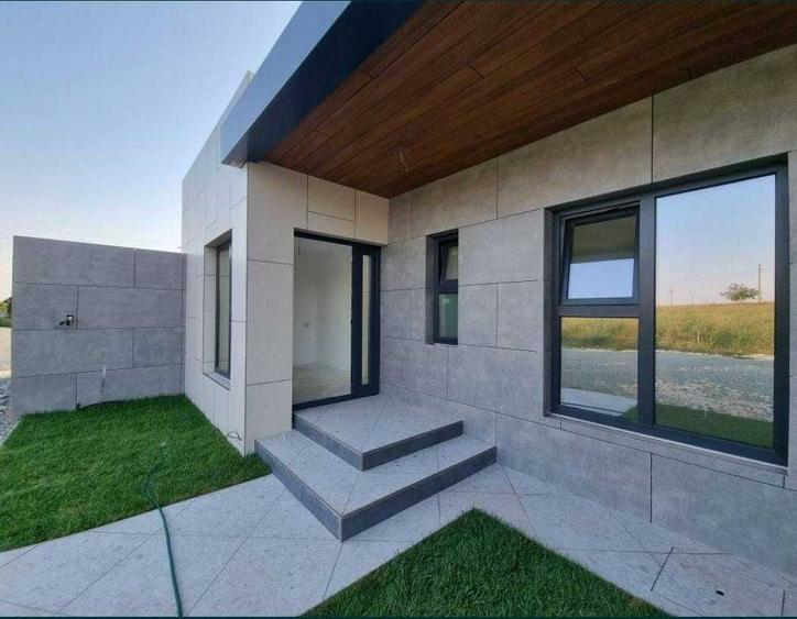 Casă cu 3 camere decomandat în Valu lui Traian