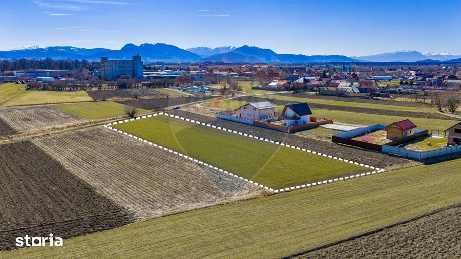 Teren de 3700 mp, în Prejmer