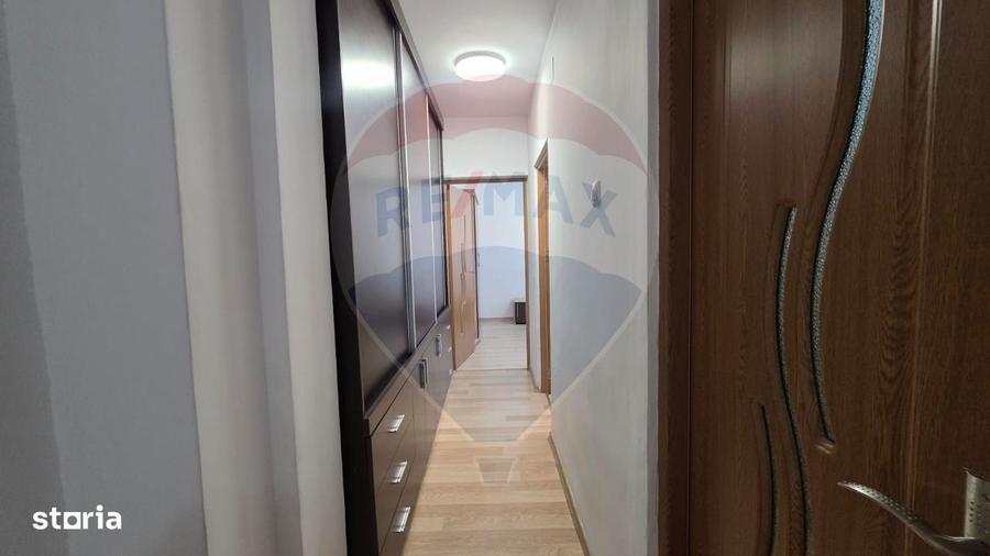 Apartament cu 3 camere în Vitrometan