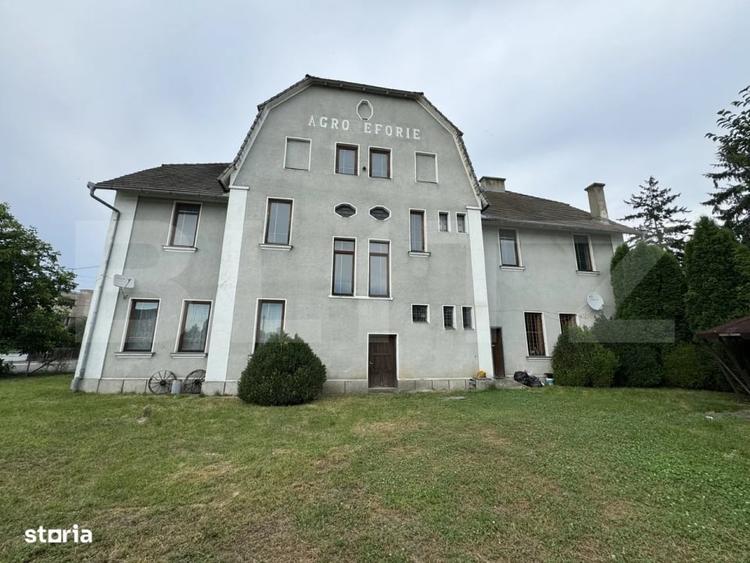 Casă individuală cu 15 camere cu Canalizare în Reghin