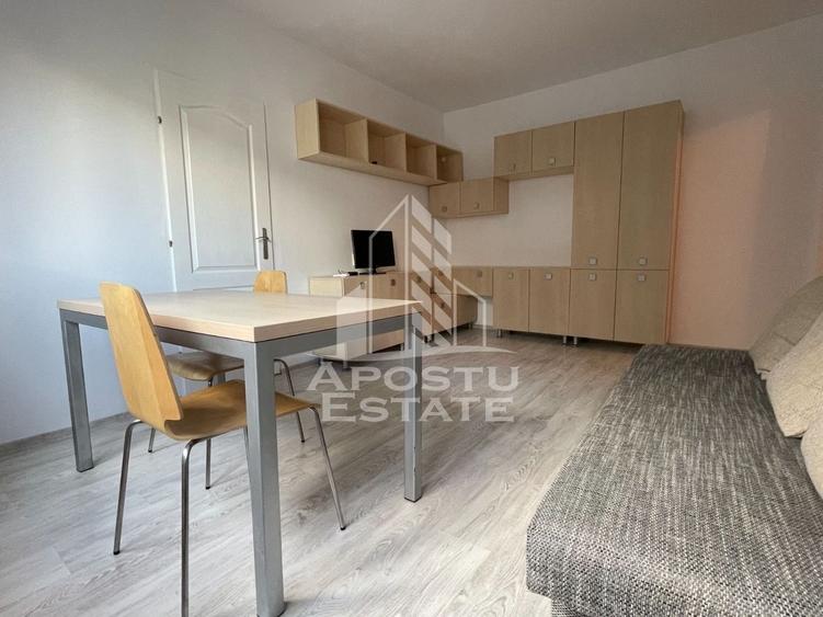 Apartament cu 2 camere semidecomandat, mobilat în Dacia