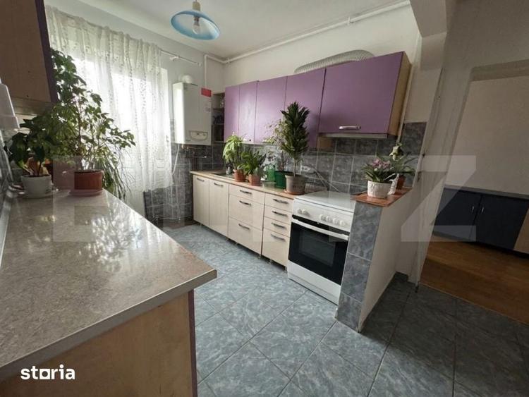 Apartament cu 3 camere semidecomandat în Gojdu