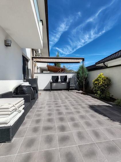 Duplex cu 4 camere cu Canalizare în Exterior Vest