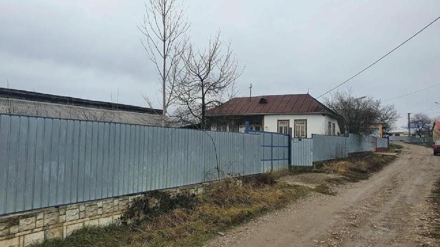 Casă individuală cu 2 camere cu Teren 525 Mp în Străoane