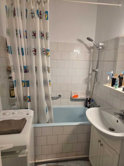 Apartament cu 3 camere semidecomandat în Exterior Vest