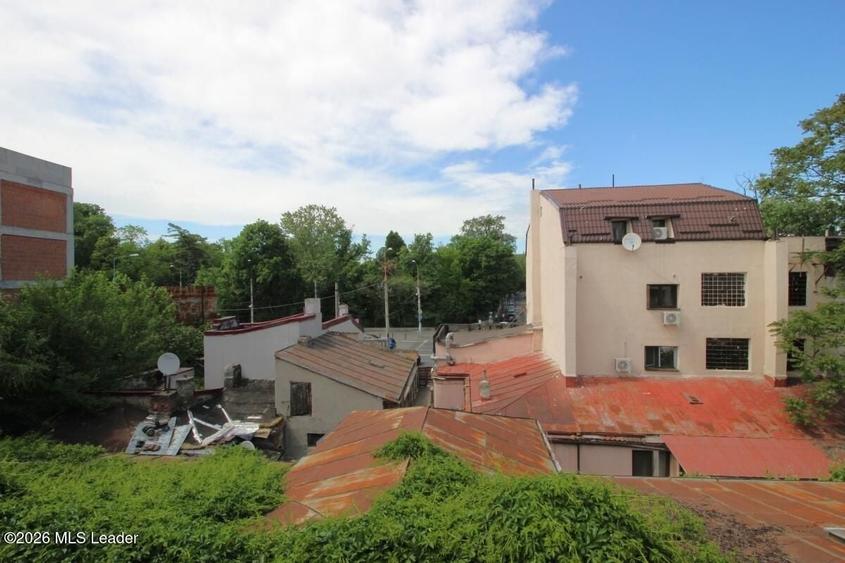 Casă individuală cu 15 camere cu Canalizare în Cotroceni