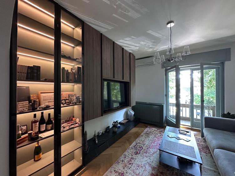 Apartament cu 3 camere în P-ța Romană