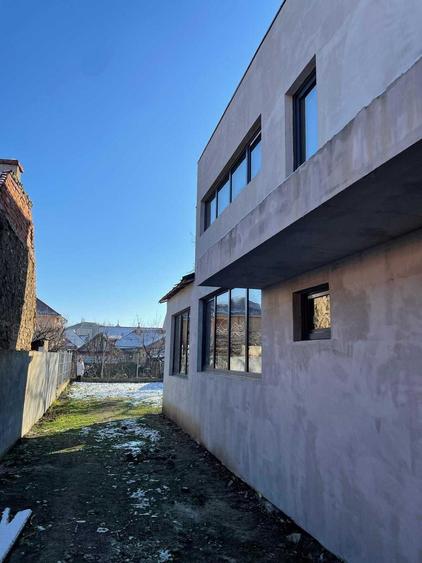 Casa in Oradea pe strada Emil Racovita, langa Piata 22 Decembrie, zona centrala, linistita si exclusivista - 3