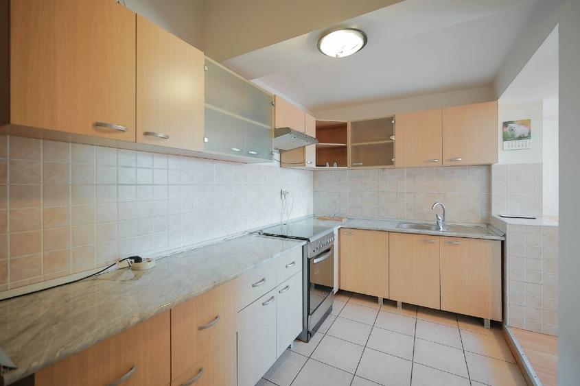 Apartament cu 3 camere decomandat, mobilat în Ultracentral