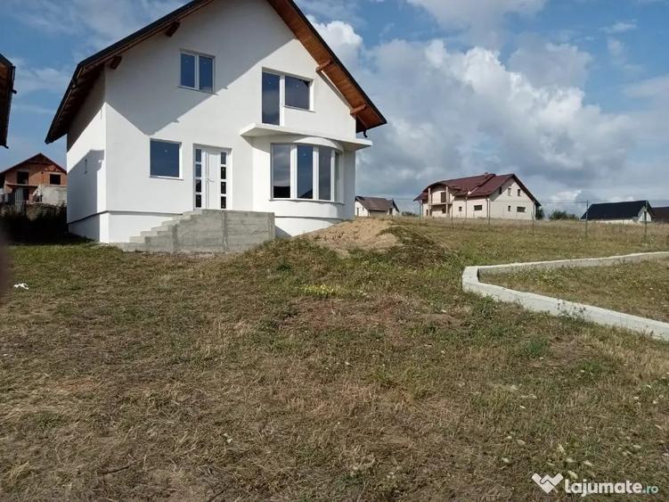 Casă cu 4 camere cu Teren 550 Mp în Șcheia