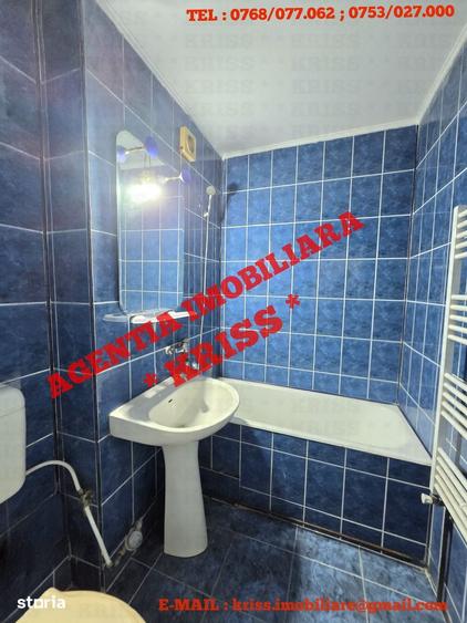 Apartament cu 2 camere semidecomandat în Craiovei