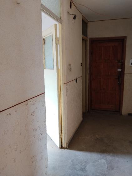 Apartament cu 2 camere semidecomandat în Fetești-Gară