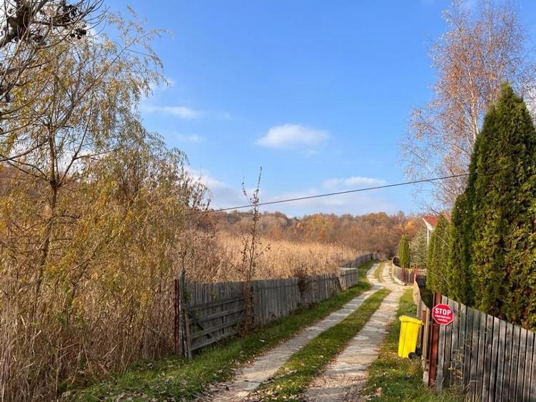 Teren Construcții intravilan de 1095 mp, în Podiș