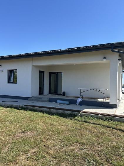 Casă cu 3 camere în Mogoșești