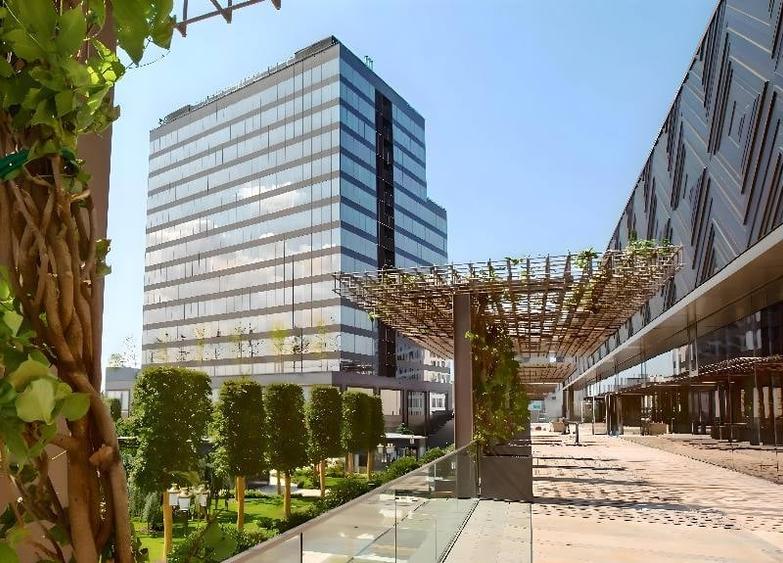 Birou, de 1,400 mp, în Central