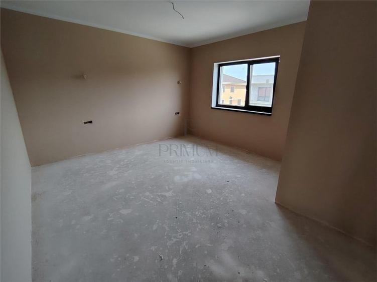 Duplex despartit prin C.T. - spatios - 5 camere - bucatarie - 5