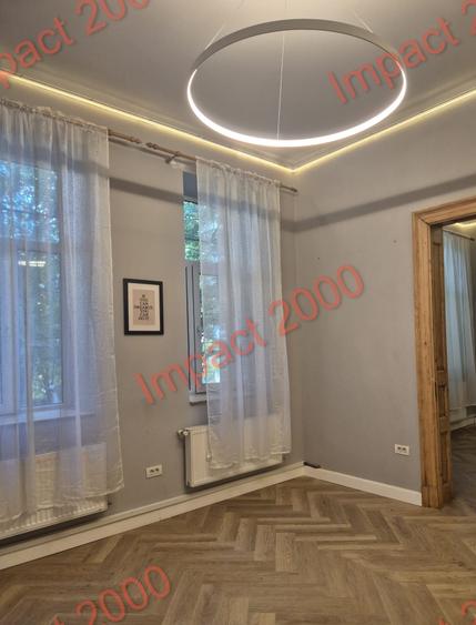Apartament cu 5 camere în P-ța Ovidiu