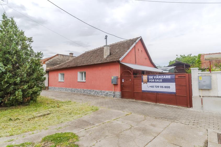 Casă individuală cu 4 camere cu Canalizare în Central