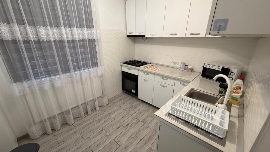 Apartament cu 3 camere decomandat, mobilat în Dacia