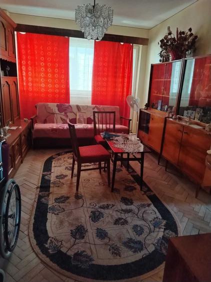 Apartament cu 3 camere semidecomandat în Gării