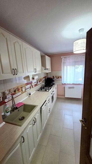 Apartament cu 3 camere decomandat în Aradului