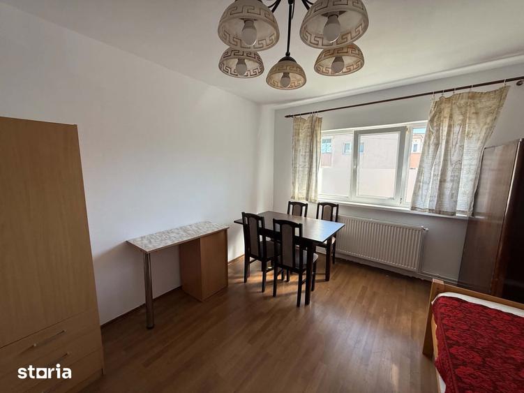 Apartament cu 3 camere decomandat în Între Lacuri