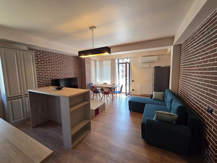Apartament cu 2 camere semidecomandat, mobilat în Tomis Plus