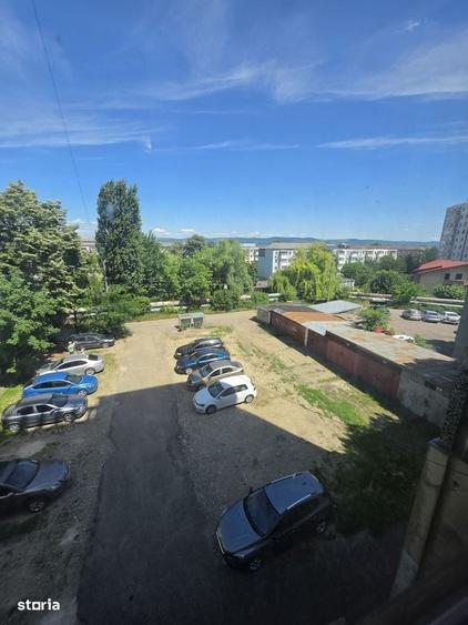 Apartament cu 3 camere decomandat în Cornișa