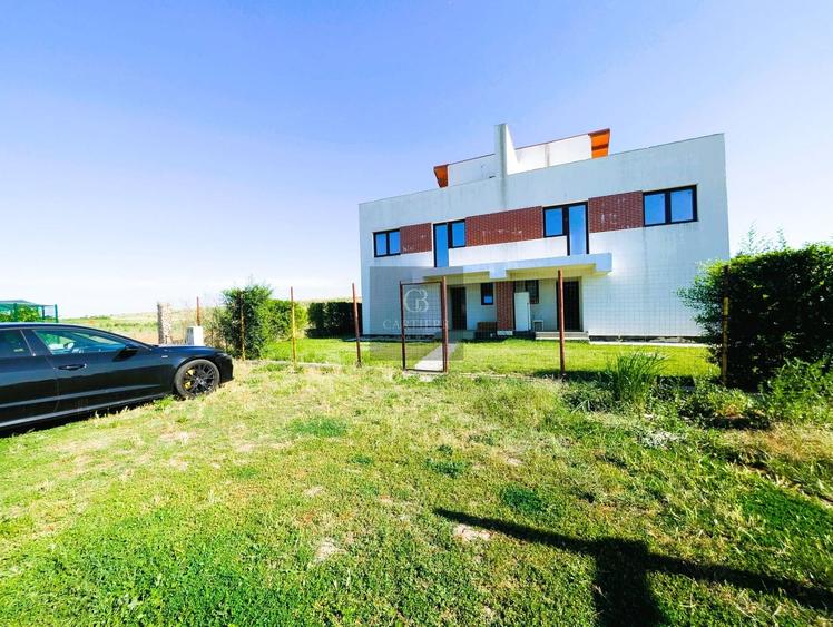 Duplex cu 3 camere cu Canalizare în Clinceni