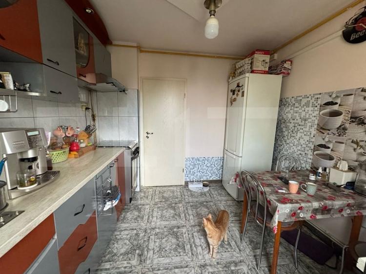 Apartament cu 3 camere decomandat, mobilat în Progresul