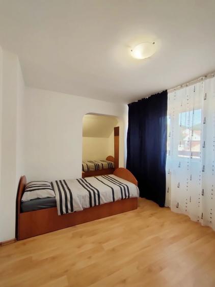 Casă cu 5 camere cu Teren 100 Mp în Central