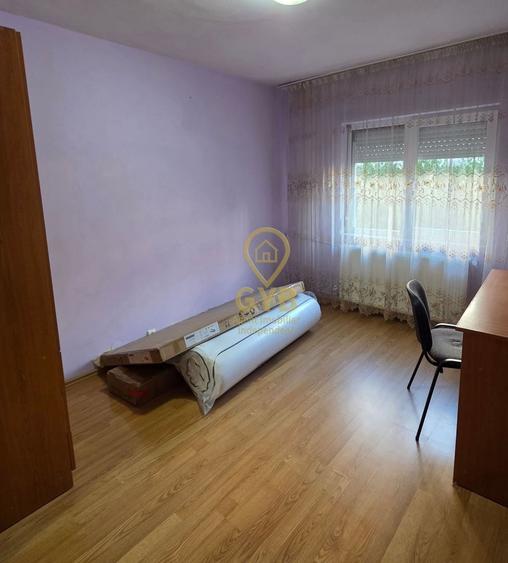 Apartament cu 3 camere decomandat, mobilat în Decebal