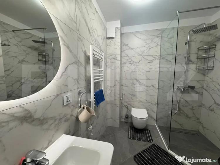 Apartament cu 4 camere semidecomandat în Central