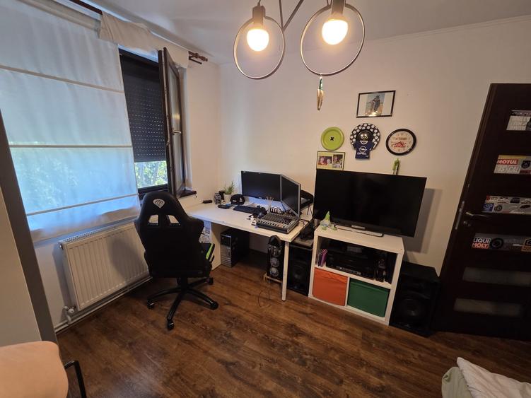 Apartament cu 4 camere decomandat în Drumul Taberei