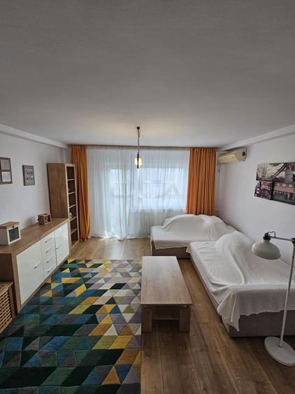 Apartament cu 3 camere semidecomandat, mobilat în Drumul Taberei