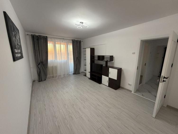 Apartament cu 3 camere decomandat în Drumul Taberei